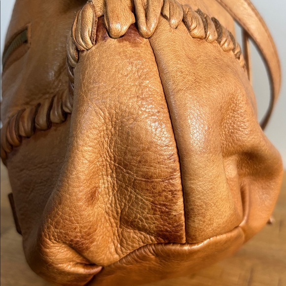 Lucky Brand Tan Leather Crossbody Bucket Bag with Adjustable Strap - Picture 11 of 11